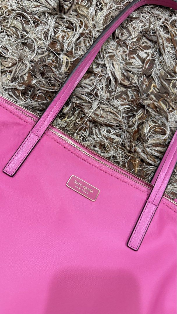 Kate Spade Hayden Tote Bag (Category: Tote Bags) located in Pasig City. Submitted by ysa.declutters (Listing ID 1426178533, Image 2). Description: Used Once.