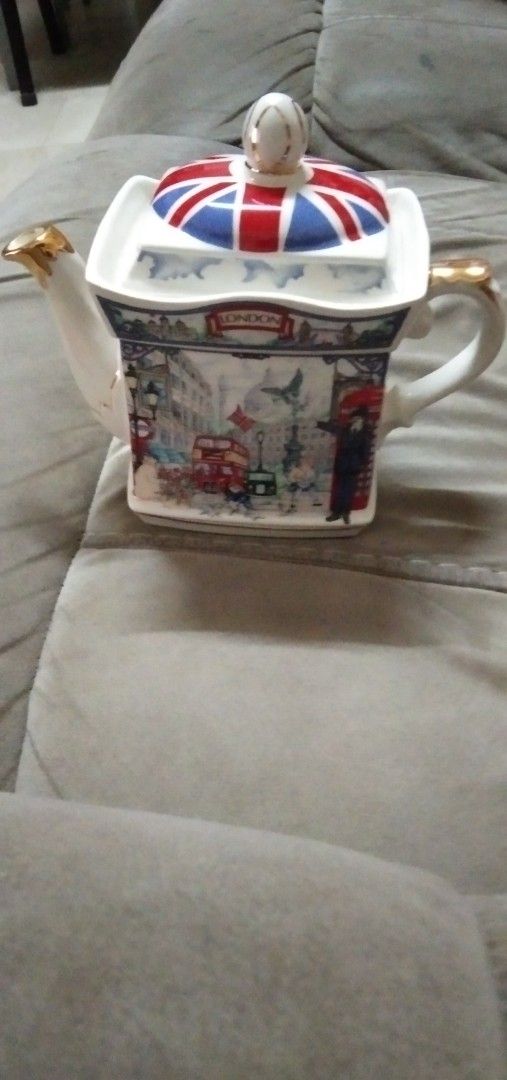 London heritage Sadler teapot (Category: Coffee & Tea Tableware) located in Quezon City. Submitted by eidorableshop (Listing ID 1426153742, Image 2). Description: .