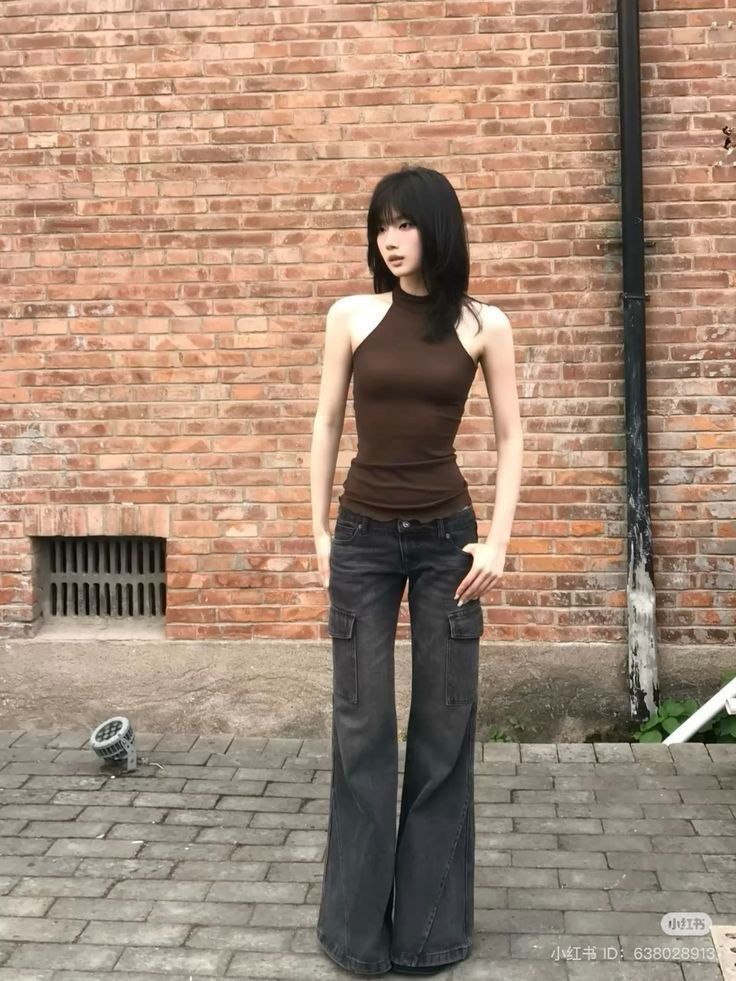 LOOKING FOR LOW WAIST FLARED PANTS (Category: Jeans) located in Muntinlupa City. Submitted by stefdeclutters (Listing ID 1426005941, Image 1). Description: I'm looking for BLACK low waisted flared pants DM me if you have these type of pants. Would love to buy it! wl: 27-28 length: 37-40 inches Budget is at 400 only 🥹🙏 .