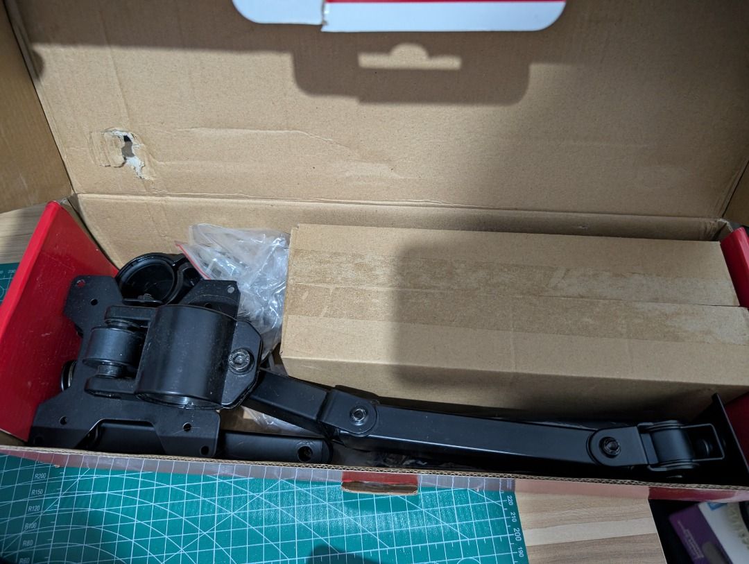 Loop Alloy Single Arm Laptop Mount Set (Category: Other Accessories) located in Santa Rosa. Submitted by 5xj9.z8m (Listing ID 1426062776, Image 2). Description: Item was almost unused, sinubukan lang kaso di compatible sa table ko. Set consists of Single Monitor Arm + Laptop Vesa Holder. For meetups/courier bookings: ~Santa Rosa area near Enchanted Kingdom.