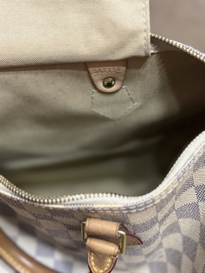Louis Vuitton Speedy 30 Damier Azur (Category: Luxury Bags & Wallets) located in Quezon City. Submitted by ylla_maria (Listing ID 1426176577, Image 3). Description: Comes with dust bag only.