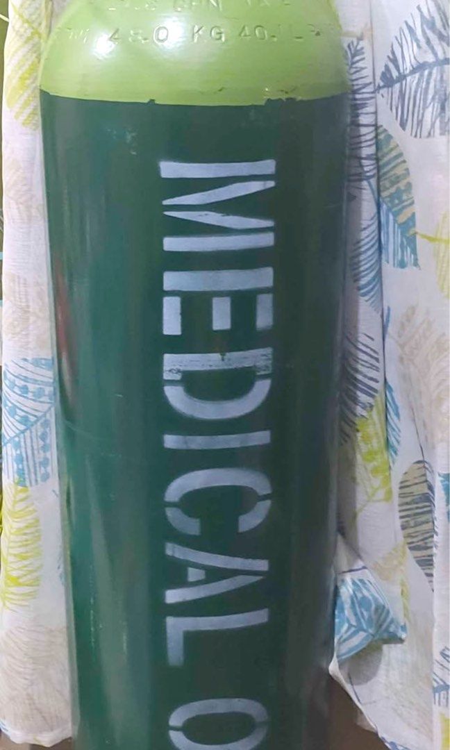 Medical Oxygen Tank (Category: Medical Supplies & Tools) located in Makati City. Submitted by motivatedstrawberry (Listing ID 1426078280, Image 1). Description: Like new, with laman na. And sealed..