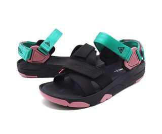 (Category: ) located in . Submitted by weedout_wardrobe (Listing ID 1426014577, Image 1). Description: .