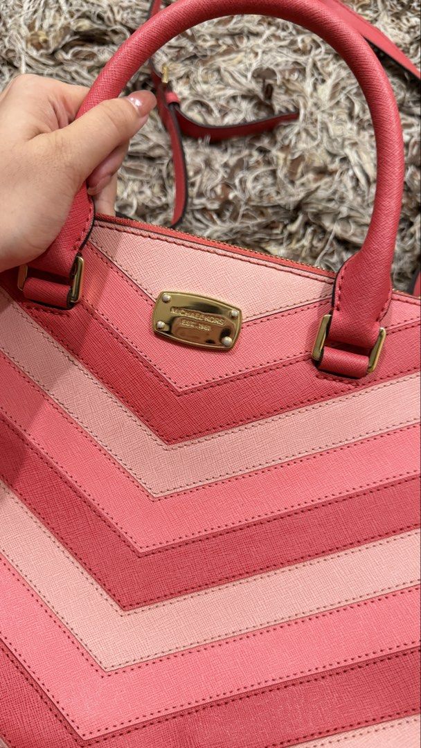 Michael Kors Kellen Chevron Satchel Bag (Category: Luxury Bags & Wallets) located in Pasig City. Submitted by ysa.declutters (Listing ID 1426178519, Image 2). Description: .