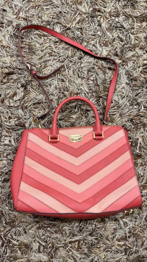 Michael Kors Kellen Chevron Satchel Bag (Category: Luxury Bags & Wallets) located in Pasig City. Submitted by ysa.declutters (Listing ID 1426178519, Image 1). Description: .