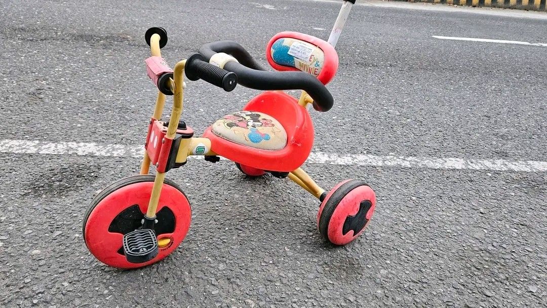 Mickey Mouse Tricycle with Push Handle (Category: Babies & Kids Fashion) located in Sablan. Submitted by gongonshelley12 (Listing ID 1426014141, Image 3). Description: FIRST TO PAY, FIX PRICE 1500 ONLY!!! SUPER SALE!!! GCASH NOW JAPAN DISNEY MICKEY MOUSE TRICYCLE WITH SAFETY BAR AND CONTROL BAR SUITABLE UP TO 5 YRS OLD JAPAN SURPLUS MAHAL NG ORIG PRICE NITO 5000+, LAKI NG NATIPID NIYO MAKAPAL MGA GULONG, PUNASAN NIYO LANG MAGANDA PA ITO MATAGAL M