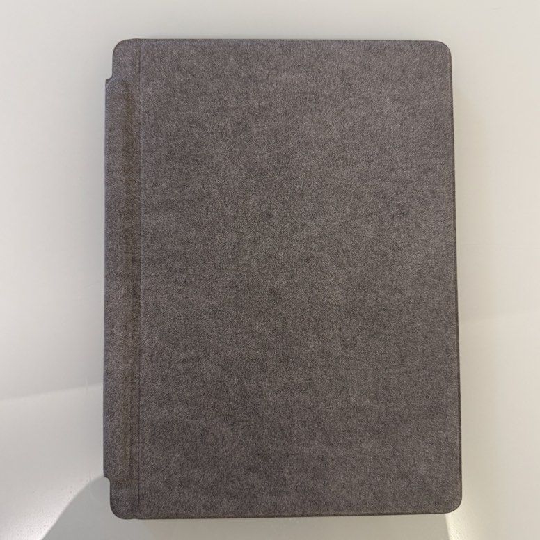 Microsoft Surface Pro 8 Tablet (Category: Laptops & Notebooks) located in Singapore. Submitted by user98493901 (Listing ID 1426130708, Image 1). Description: open for nego, comes with box, pen & charger only used it for school previously.
