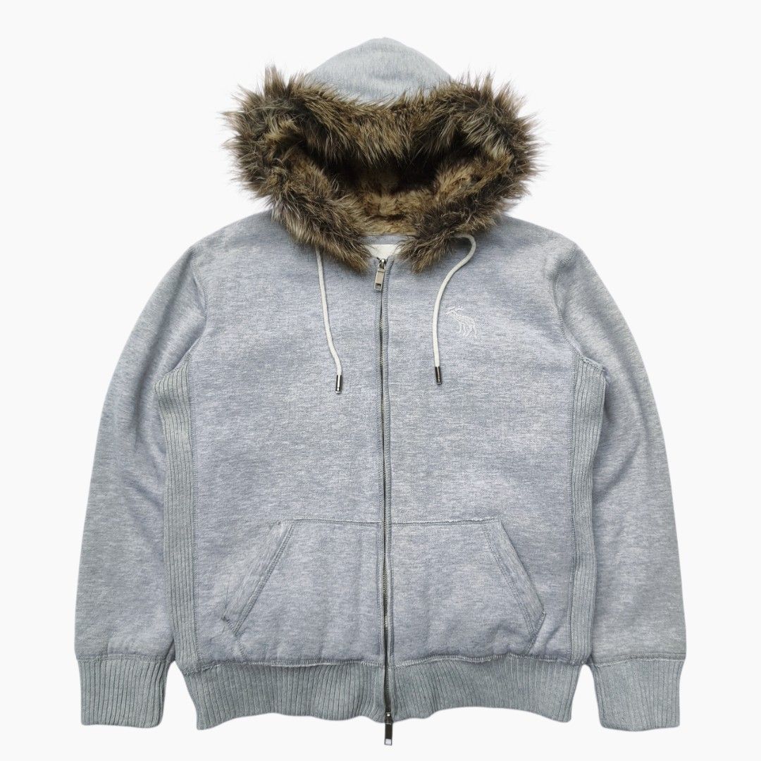 Myra Fur Bomber Jacket with Fur Hood (Category: Coats, Jackets and Outerwear) located in General Santos City (Dadiangas). Submitted by lance.bakerfinds (Listing ID 1426116108, Image 2). Description: Faux Fur-Lined Full Zip Hoodie 🔹Size: Large 🔹Dimension: 22W x 26L 🔹Excellent Condition 🔸Price: 950 + SF 📍General Santos City, Mindanao .