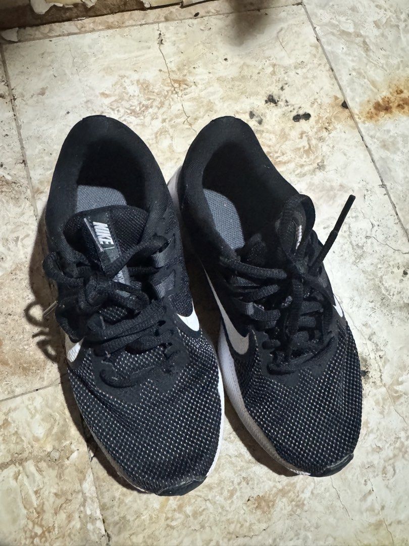 Nike Downshifter 9 Black Running Shoes (Category: Sneakers) located in Manila. Submitted by burn.pavs (Listing ID 1426101222, Image 1). Description: Rfs: Decluttering Location: south caloocan.