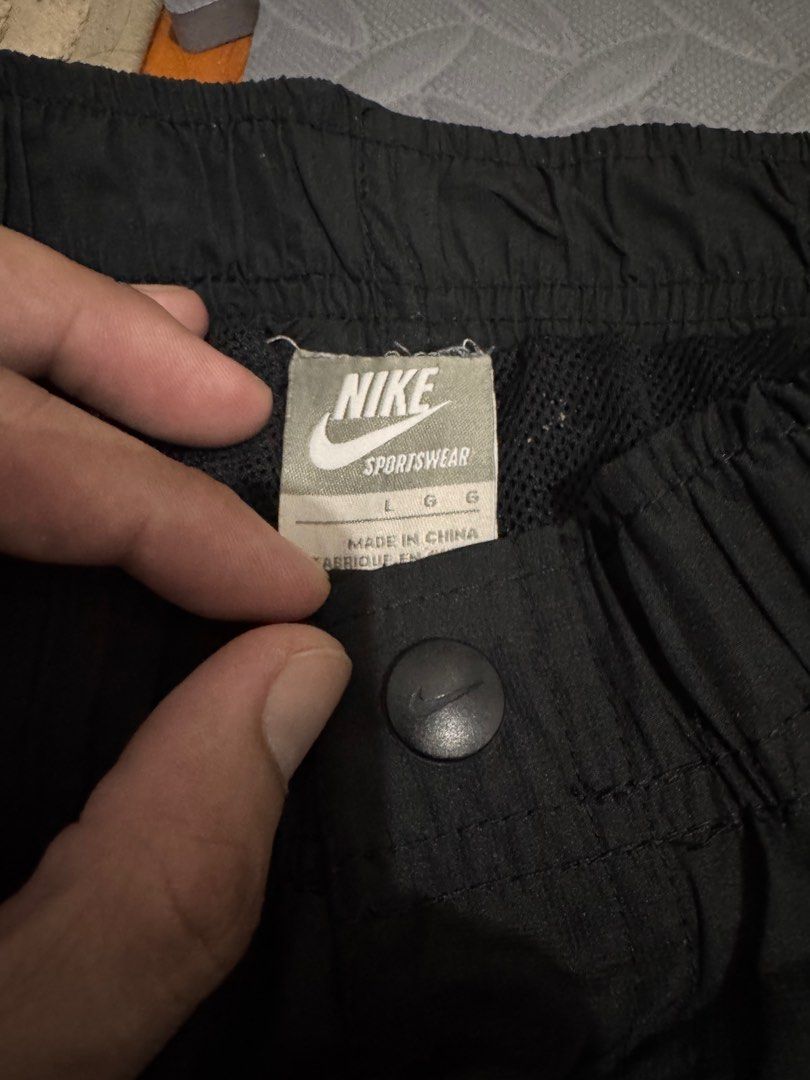 Nike Sportswear Black Cargo Pants (Category: Joggers) located in Navotas City. Submitted by aesthetic_achrive (Listing ID 1426088936, Image 3). Description: 26-36 x 26 Garterize Authentic nike No issue ….