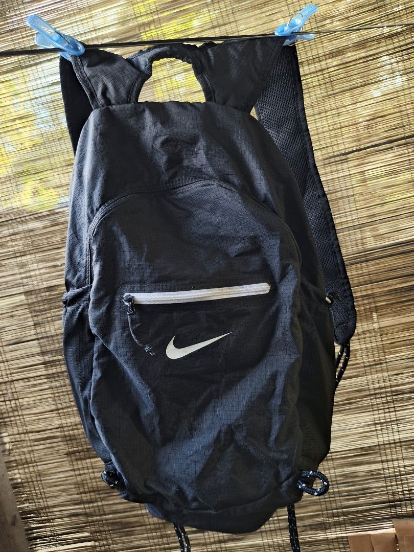 Nike Stash Backpack 17L Black (Category: Backpacks) located in Baras. Submitted by thriftcart (Listing ID 1426076288, Image 2). Description: PRELOVED ‎NIKE STASH BACKPACK ‎-lightweight, packable bag made from durable polyester designed for quick storage. 17L ‎ ‎Perfect for travels or running ‎ ‎Used it for a music festival overseas only then kept it ‎EXCELLENT CONDITION ‎ ‎PLS MANAGE YOUR EXPECTATIONS ‎PASS SA MASESELAN AT FLAKERS ‎ ‎Originally b