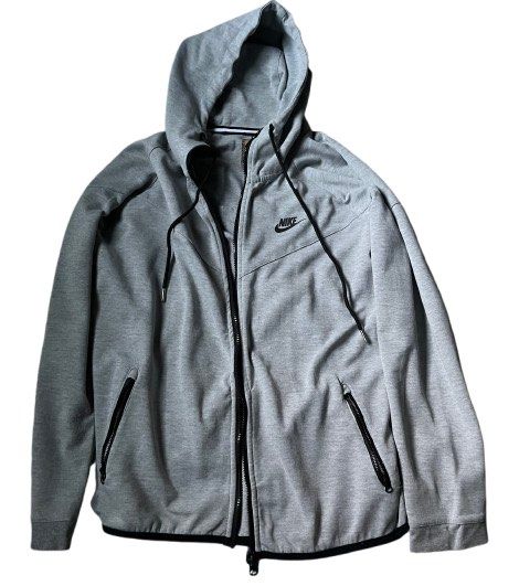 Nike Tech Fleece Hoodie (Category: Coats, Jackets and Outerwear) located in Quezon City. Submitted by infapparel (Listing ID 1426106461, Image 1). Description: (Second hand) Brand: Nike Size: Xl Issues: Broken Zipper/Hindi siya ma zipper Please check the photo to see the exact condition and look of the shirt.