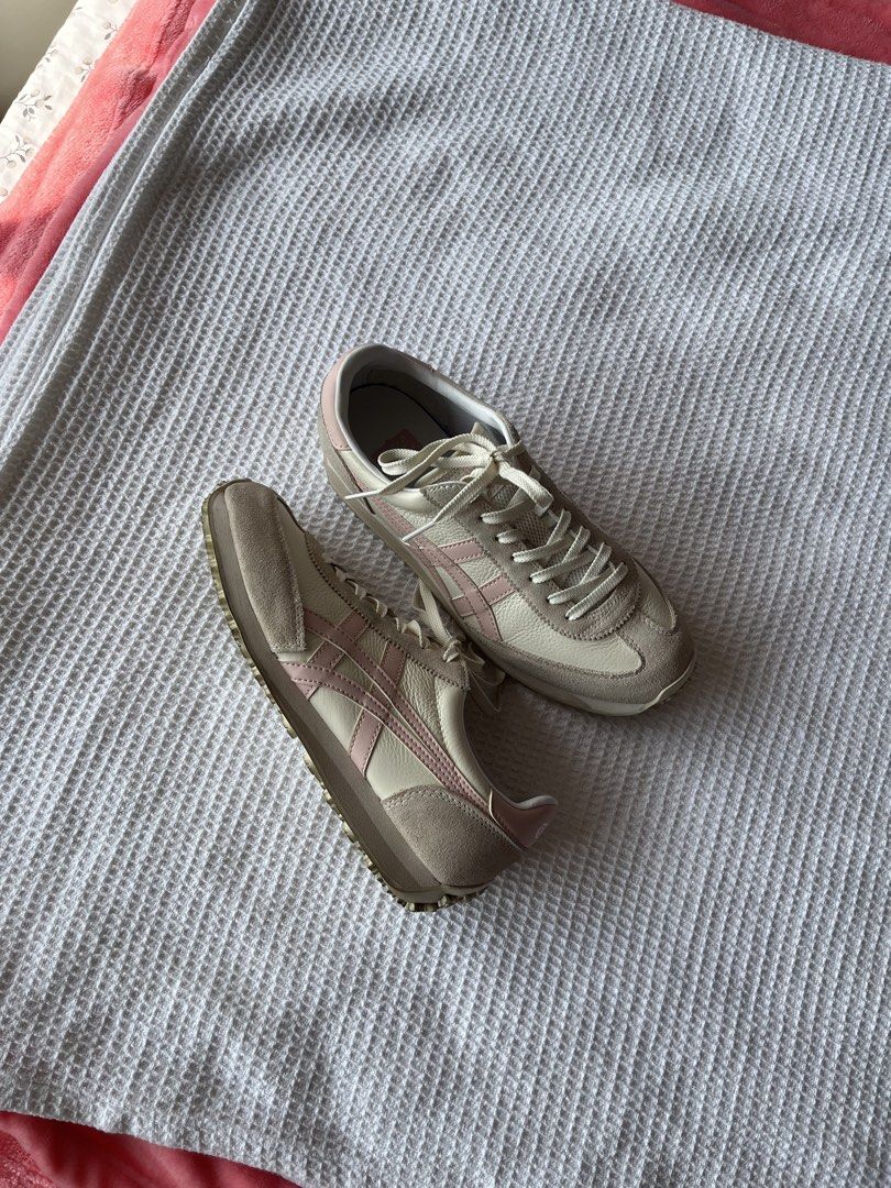 Onitsuka Tiger EDR78 Cream/Ginger Peach (Category: Sneakers) located in Paranaque City. Submitted by stephlois (Listing ID 1426074025, Image 2). Description: Bought from Japan Used Twice (has denim marks on canvas part of shoes, can send more photos) Size - Euro: 39.5 - US: 6 1/2.