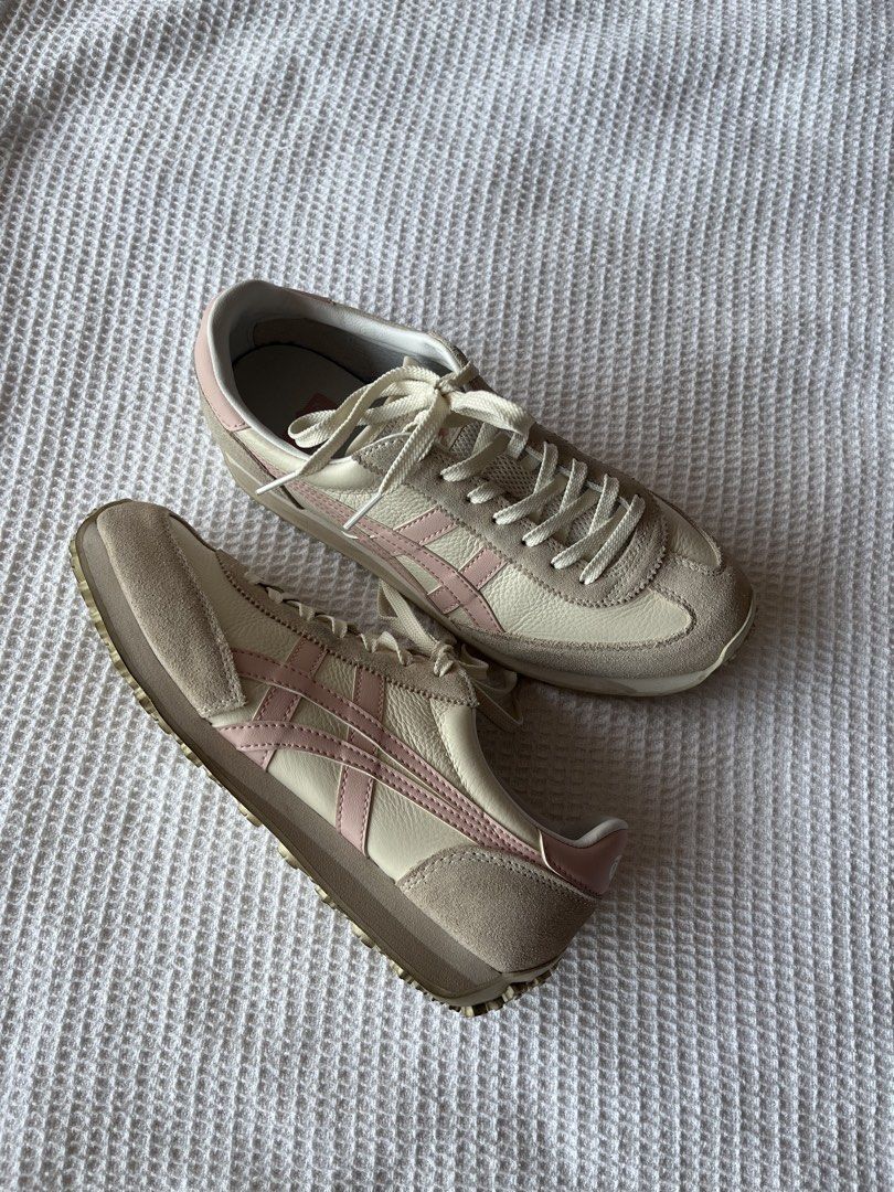 Onitsuka Tiger EDR78 Cream/Ginger Peach (Category: Sneakers) located in Paranaque City. Submitted by stephlois (Listing ID 1426074025, Image 1). Description: Bought from Japan Used Twice (has denim marks on canvas part of shoes, can send more photos) Size - Euro: 39.5 - US: 6 1/2.