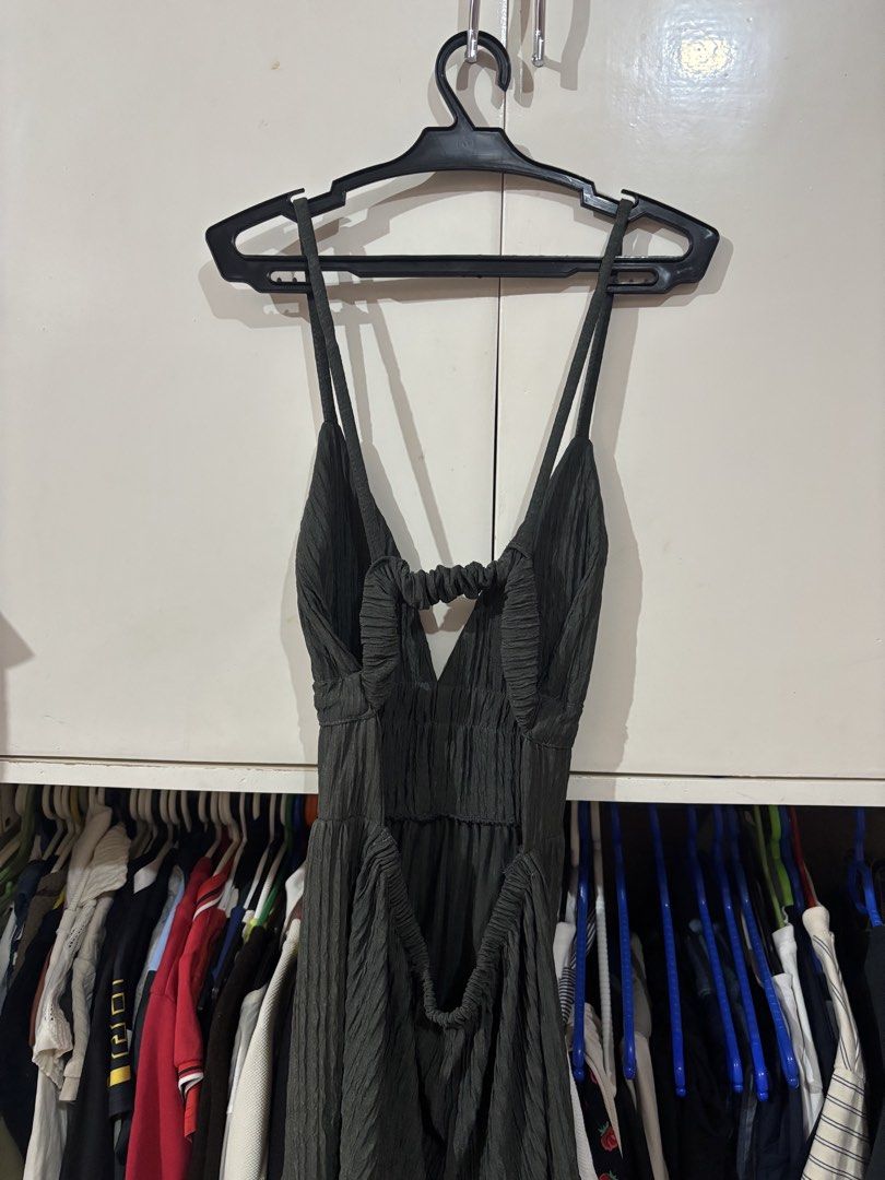 Padded summer Dark Green Mini Dress (Category: Dresses) located in Paranaque City. Submitted by DPreloved_Online (Listing ID 1426116443, Image 2). Description: Never used Padded Fit M-L.
