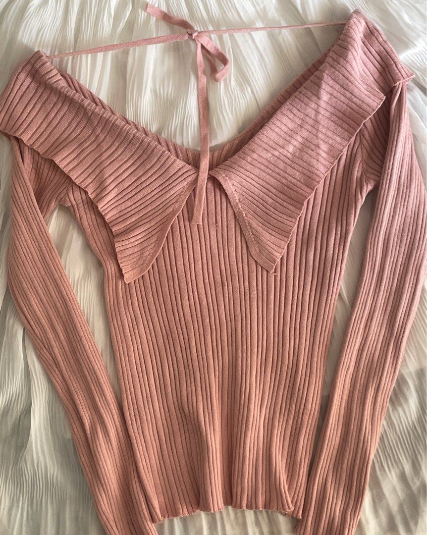 Pink ribbed off-shoulder long sleeve top (Category: Blouses) located in Binmaley. Submitted by jayeswtslf (Listing ID 1426089245, Image 1). Description: - declutterring - buy pink one, get the sleeveless top for free - used once - perfect for cutesy/softie look (pair it w white skirt) ⭐️ .