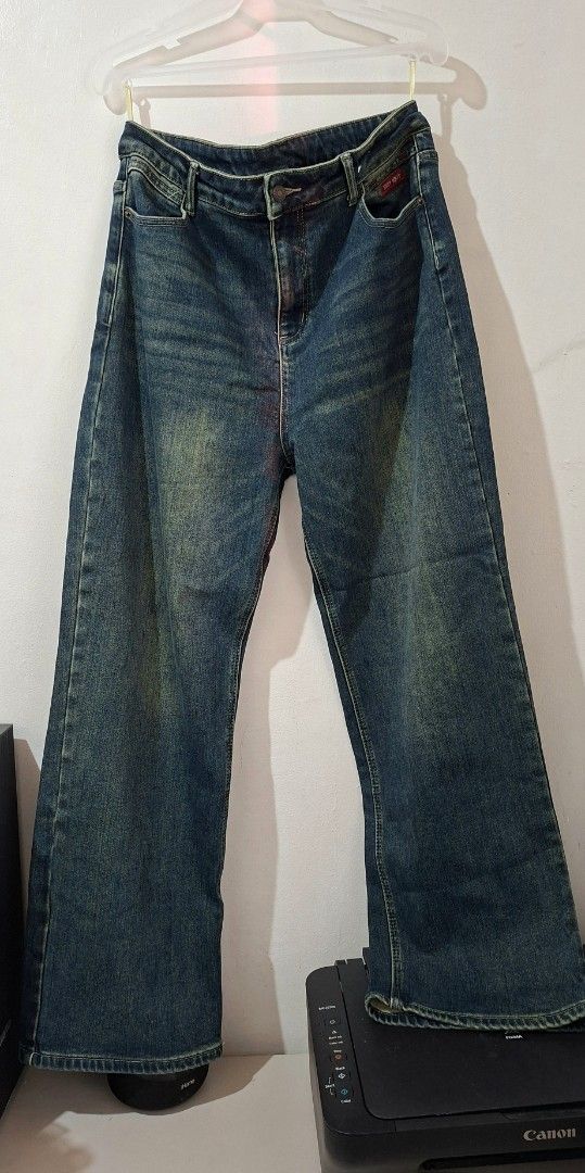 Preloved Denim Baggy Jeans plus size (Category: Jeans) located in Carmona. Submitted by janine14 (Listing ID 1426161123, Image 2). Description: Preloved Baggy jeans for women's Sobrang maganda pa. 👌 Quality ang material. For plus size. Makapal na malambot ang pagka denim. waist: 34-35 length: 42 " (may kahabaan, pasok sa height ng 5'5 to 5'7) location: Carmona cavite.