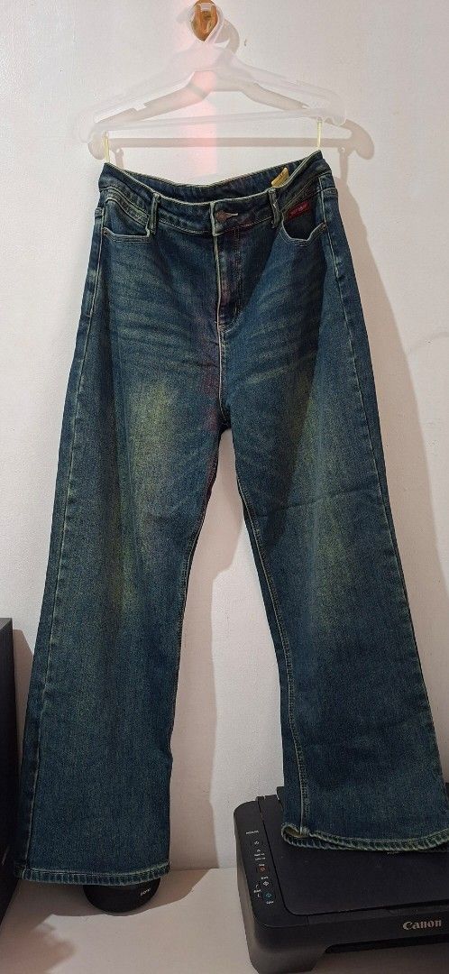 Preloved Denim Baggy Jeans plus size (Category: Jeans) located in Carmona. Submitted by janine14 (Listing ID 1426161123, Image 3). Description: Preloved Baggy jeans for women's Sobrang maganda pa. 👌 Quality ang material. For plus size. Makapal na malambot ang pagka denim. waist: 34-35 length: 42 " (may kahabaan, pasok sa height ng 5'5 to 5'7) location: Carmona cavite.