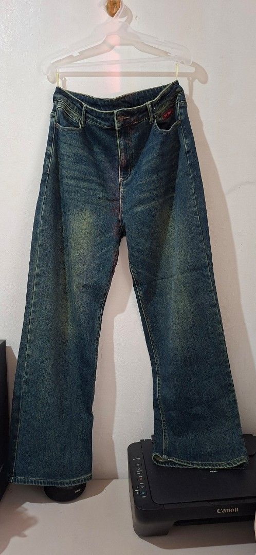 Preloved Denim Baggy Jeans plus size (Category: Jeans) located in Carmona. Submitted by janine14 (Listing ID 1426161123, Image 1). Description: Preloved Baggy jeans for women's Sobrang maganda pa. 👌 Quality ang material. For plus size. Makapal na malambot ang pagka denim. waist: 34-35 length: 42 " (may kahabaan, pasok sa height ng 5'5 to 5'7) location: Carmona cavite.