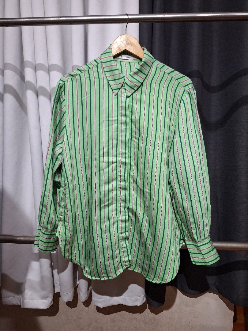 Preloved M@ngo Buttondown Shirt (Category: Blouses) located in Manila. Submitted by ysashoppe (Listing ID 1426013481, Image 1). Description: P 400 plus sf Preloved M@ngo Button Down Shirt Size: Medium Bust:40 Length:32" Fabric:Viscose Polyester Condition:9/10 We are located in beside Bulaluhan sa Espana Manila. MODES OF DELIVERY: 1)LALAMOVE (COD) 2)J&T (PAYMENT FIRST-NO COD ACCOUNT).