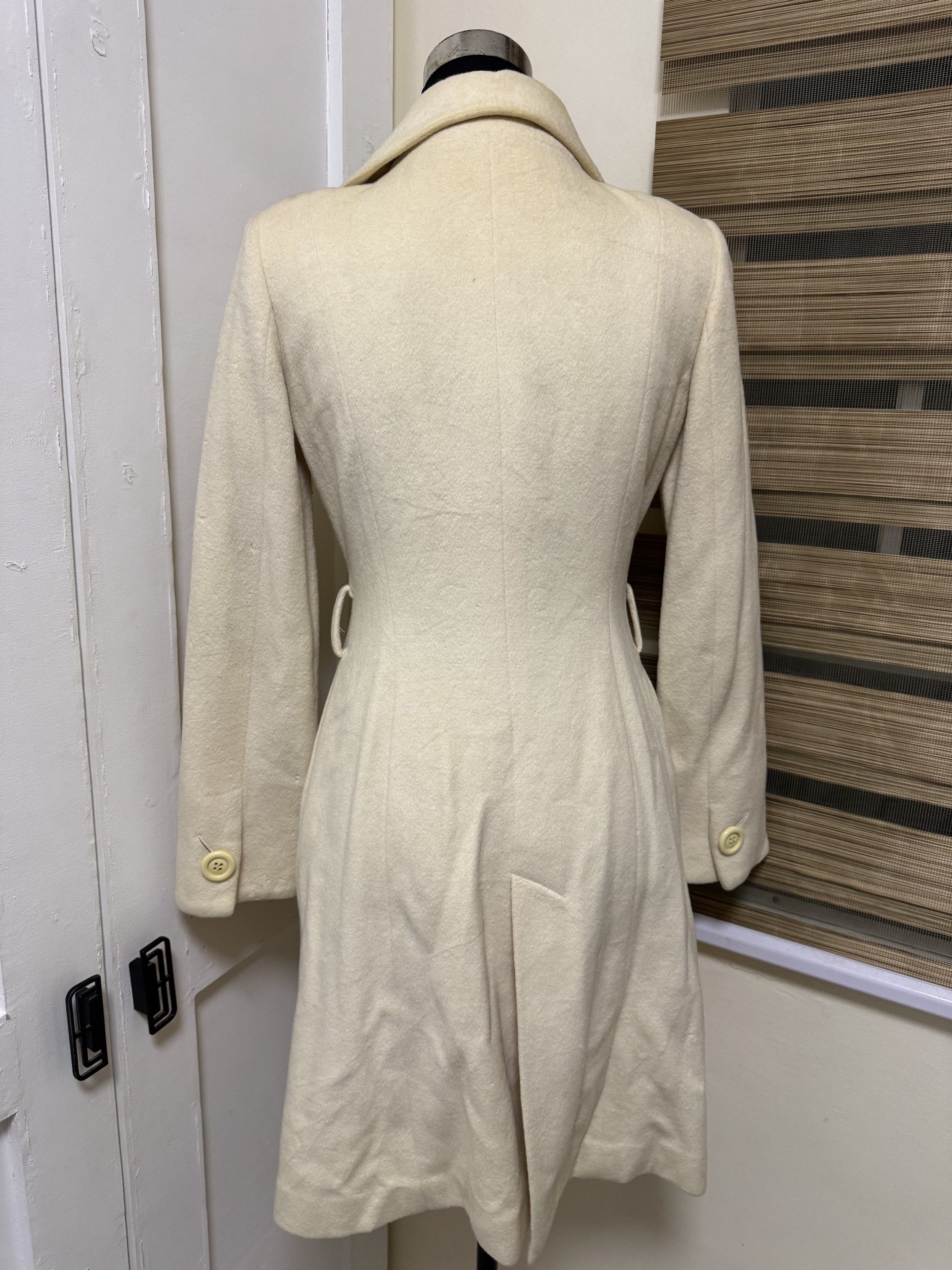 Preloved Winter Cream Coat Jacket women (Category: Coats, Jackets and Outerwear) located in Manila. Submitted by milleshoppppp (Listing ID 1426170016, Image 2). Description: - Bought in online thrift store - Never been worn - Needs laundry and may condition as seen in the photos. - Also selling other winter clothes.