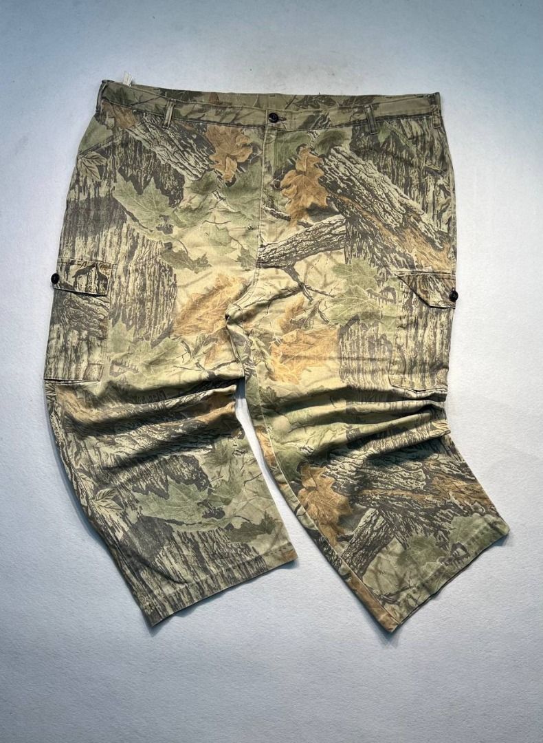 Realtree Cargo Pants BigBoys (Category: Jeans) located in Mandaluyong City. Submitted by theroom501 (Listing ID 1426113149, Image 1). Description: Realtree Cargo Pants BigBoys Condition: well Size on tag: Issue: Good fade, hem altered, needs wash. Overall still in good condition. Price: 1500 Details 👇🏼 📐Waist: 48 inches 📐Length: 40 inches 📐Leg Opening: 11 inches Courier LBC JNT Lalamove.
