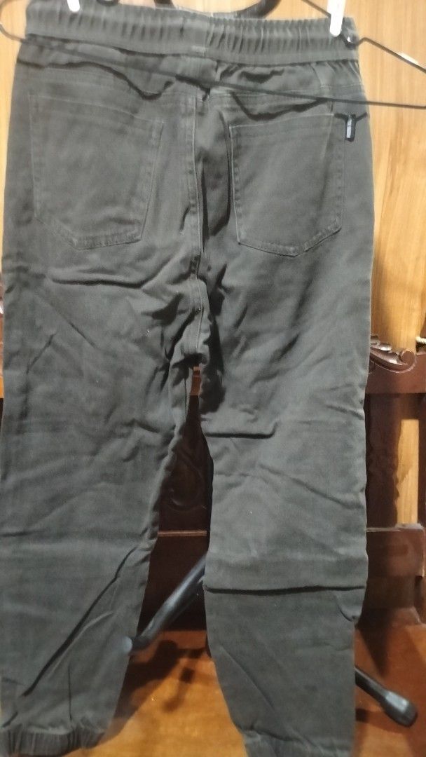 Rise Above Men's Jogger Pants - Medium (Category: Joggers) located in Makati City. Submitted by ileys_29 (Listing ID 1426083519, Image 2). Description: These Rise Above jogger pants feature a drawstring waist and ribbed knee details. They have two back pockets and two front pockets. The pants are made of 97% cotton and 3% spandex. The size is medium..