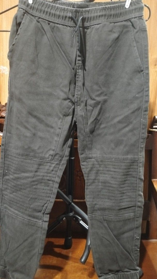 Rise Above Men's Jogger Pants - Medium (Category: Joggers) located in Makati City. Submitted by ileys_29 (Listing ID 1426083519, Image 1). Description: These Rise Above jogger pants feature a drawstring waist and ribbed knee details. They have two back pockets and two front pockets. The pants are made of 97% cotton and 3% spandex. The size is medium..