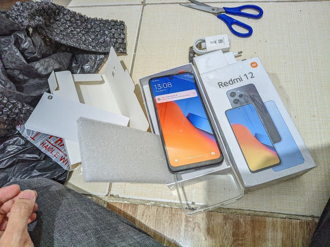 RUSH 256GB XIAOMI REDMI 12 (Category: Xiaomi) located in Valenzuela. Submitted by macoyy_mac (Listing ID 1426172028, Image 2). Description: inunsealed lang.. may minimal factory defect since refurbished. yung 0.5 wide nya tabingi pero performance good. Complete accesories, with box.