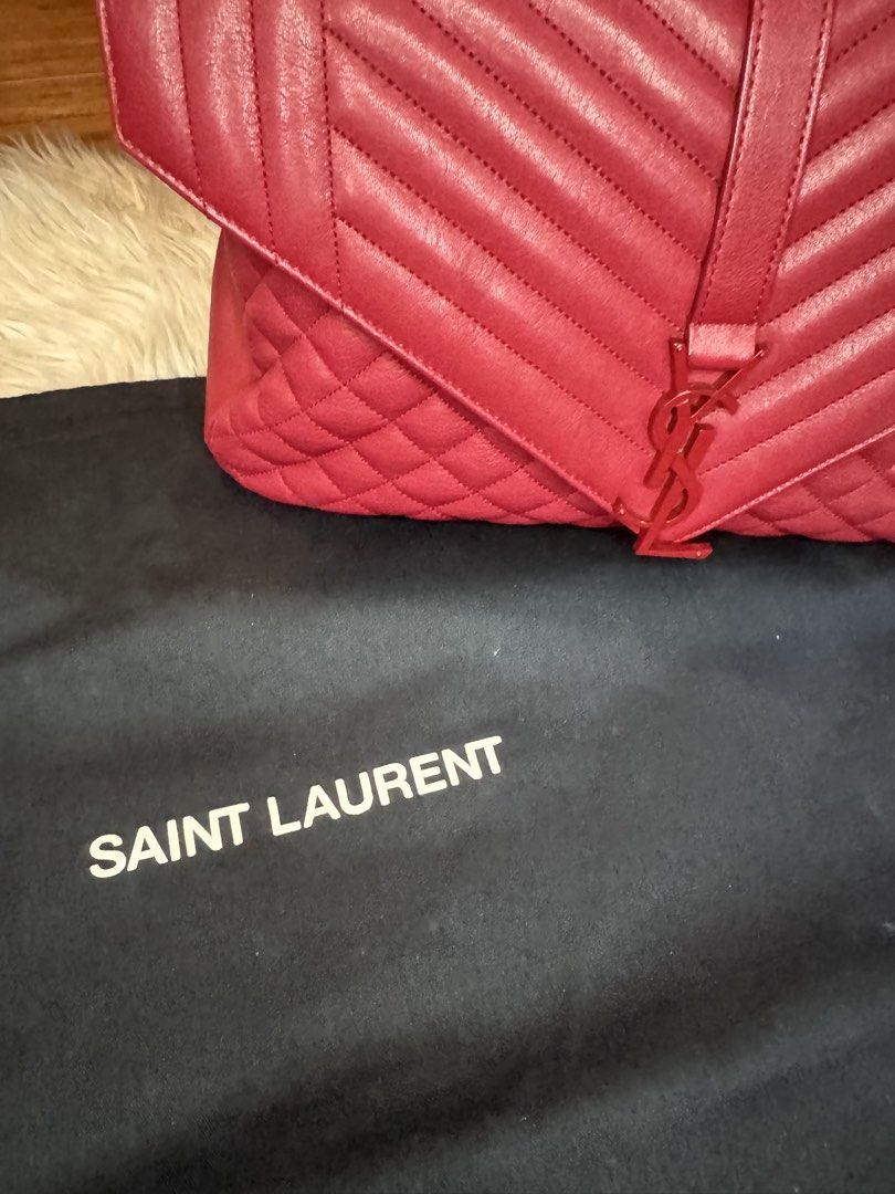 Saint Laurent Envelope Chain Bag (Category: Luxury Bags & Wallets) located in Manila. Submitted by keithhh16 (Listing ID 1426068667, Image 1). Description: .