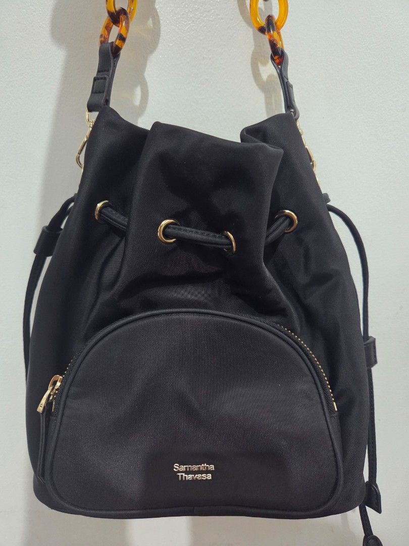 Samantha Thavasa Bucket bag (Category: Luxury Bags & Wallets) located in Mandaluyong City. Submitted by jaymeenails (Listing ID 1426109704, Image 2). Description: Preloved Black Drawstring Bag.