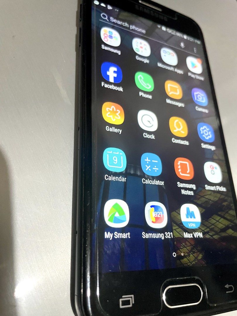 Samsung J5 prime dual sim excellent condition (Category: Samsung) located in Pasay City. Submitted by lego_room (Listing ID 1426022227, Image 2). Description: Samsung J5 Prime Dual SIM Used as a company phone for 3 years only.It supports one Smart/TNT SIM and one Globe/GOMO SIM. Lady-owned and in excellent condition.No issues and well taken care of. 16GB internal storage, expandable using a microSD card. Great as a backup phone matibay or as a ph