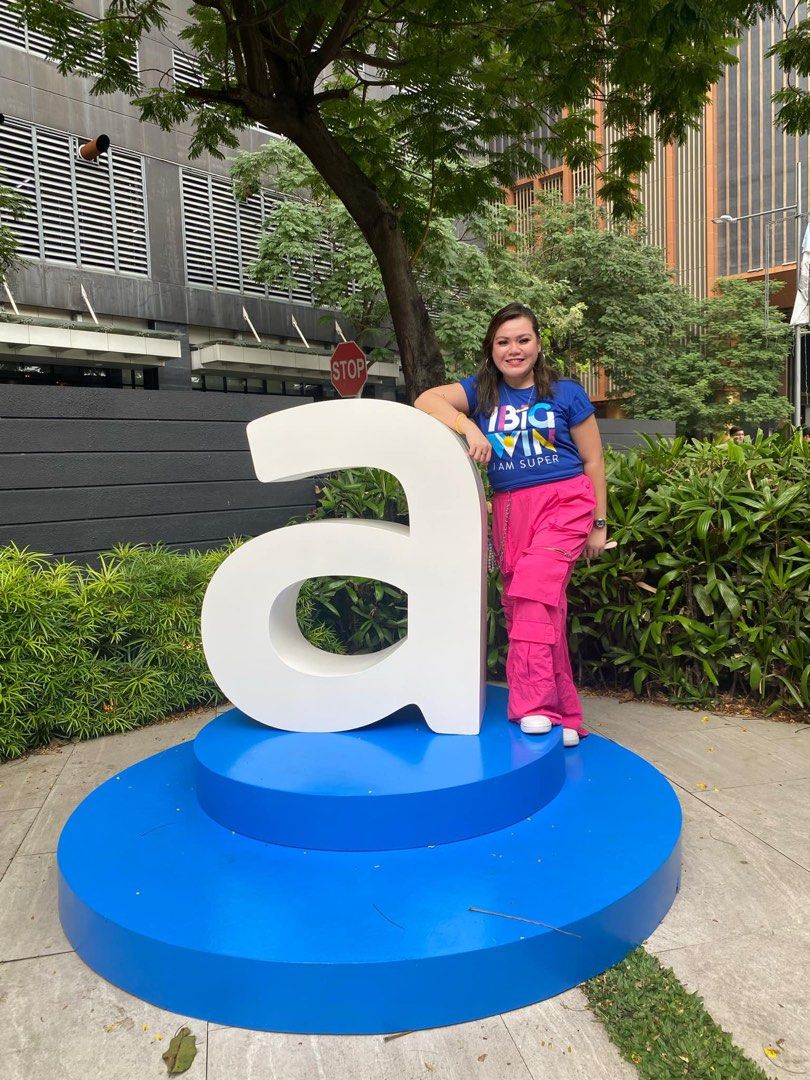 Shein | Neon Pink Cargo Pants (Category: Other Bottoms) located in Manila. Submitted by queennhei (Listing ID 1426062599, Image 1). Description: .
