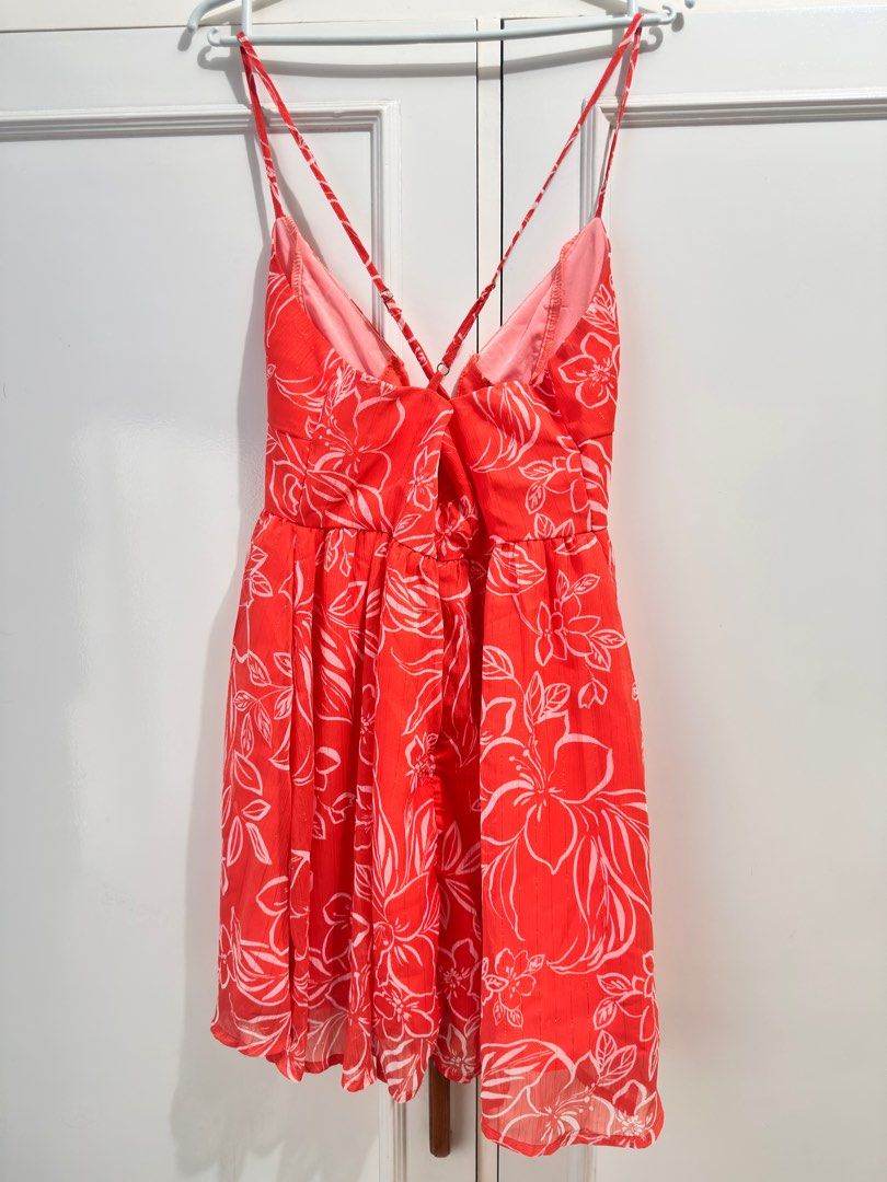 Shein Criss cross dress (Category: Dresses) located in Balayan. Submitted by nixsolomon (Listing ID 1426032392, Image 2). Description: Medium No issue.
