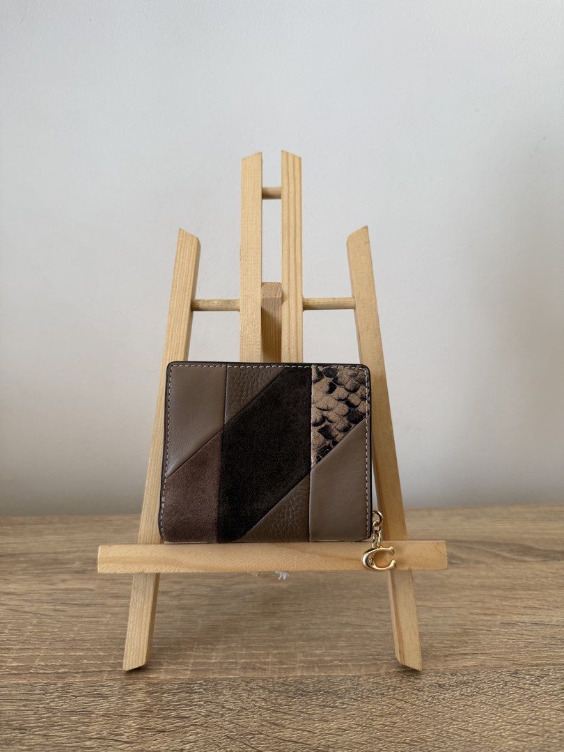 Snap Wallet Patchwork (Category: Wallets & Card holders) located in Manila. Submitted by ritzkenzo_olshop06 (Listing ID 1426160141, Image 2). Description: Onhand Antipolo source from Canada Guaranteed ORIGINAL 💯.