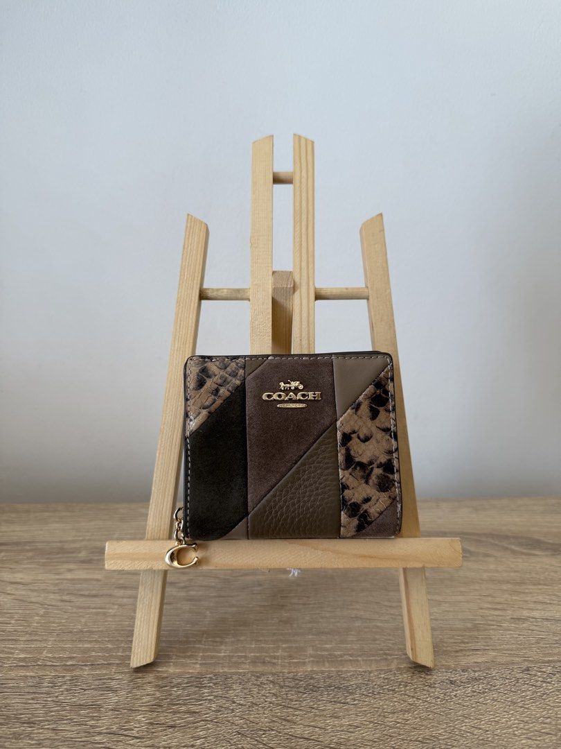Snap Wallet Patchwork (Category: Wallets & Card holders) located in Manila. Submitted by ritzkenzo_olshop06 (Listing ID 1426160141, Image 1). Description: Onhand Antipolo source from Canada Guaranteed ORIGINAL 💯.