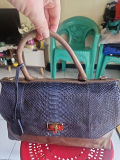 (Kategori: ) berada di . Dikirim oleh MissBellaCollection (ID iklan 1426045840, Gambar 1). Deskripsi: .