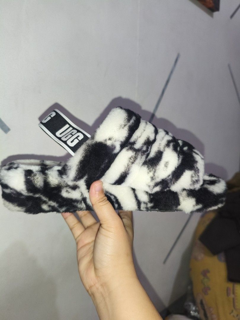 UGG‼️ (Category: Slippers and slides) located in Makati City. Submitted by epicfish.2be739 (Listing ID 1426150388, Image 3). Description: UGG FLUFF YEAH BLACK &WHITE MARBLE SLIDE SLIPPERS NO ISSUE WITH BOX PA SIZE: US/7 UK/5 EU:38 JAPAN/24.