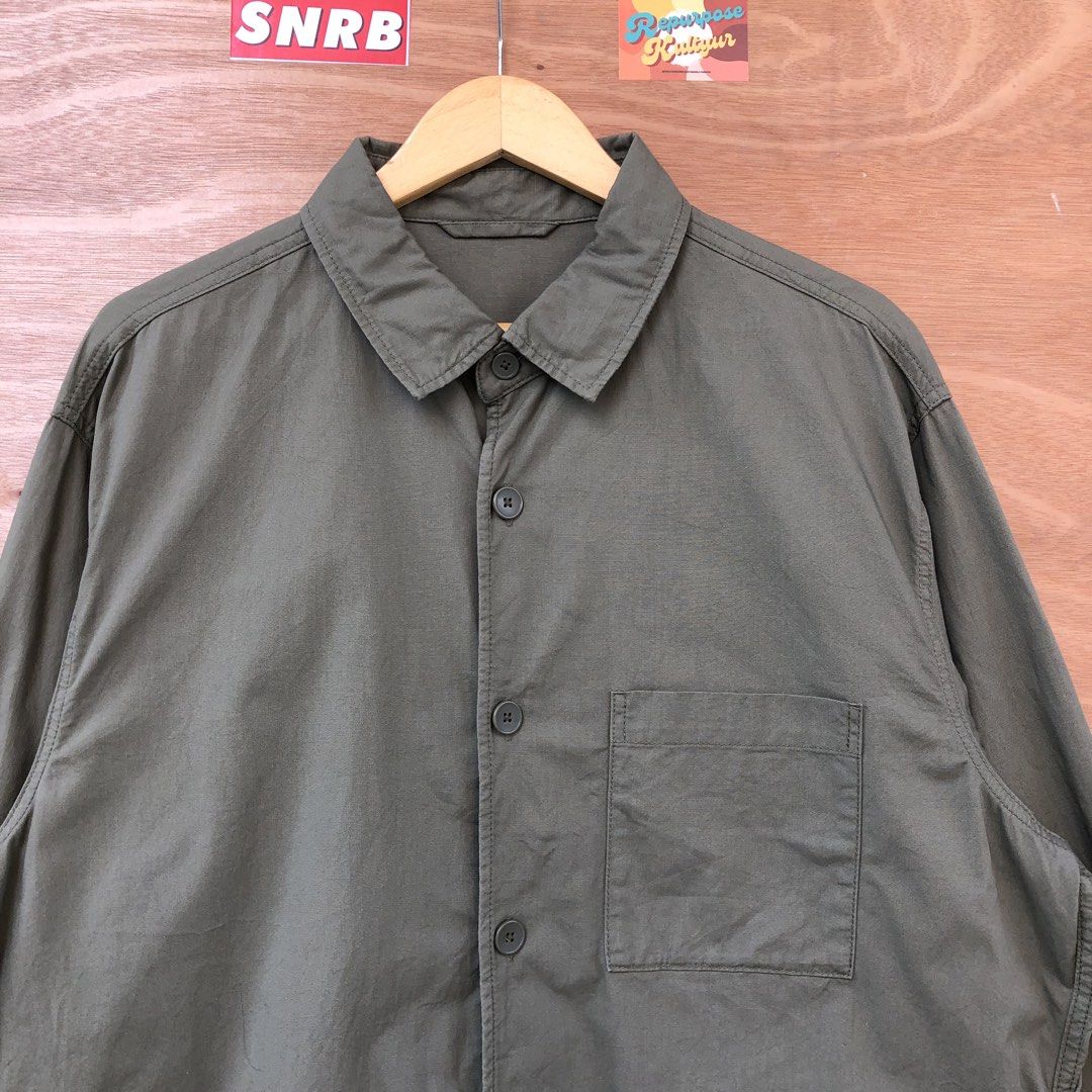 UNIQLO Olive Green Button-Up SHACKET (Category: Tshirts & Polo Shirts ) located in Davao. Submitted by repurposekultyurph (Listing ID 1426151169, Image 2). Description: Olive green button-up shirt with a single chest pocket. Features a collared neckline and long sleeves. It has a button-down closure and a simple, classic design. Suitable for casual wear. UNIQLO OLIVE SHACKET XXL on tag 25.5x31 Excellent condition No major issues .