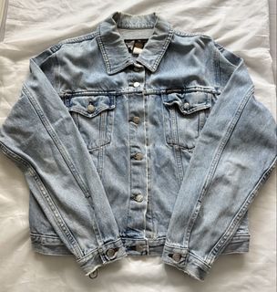 (Category: ) located in . Submitted by thriftourtreasures (Listing ID 1426121003, Image 1). Description: .