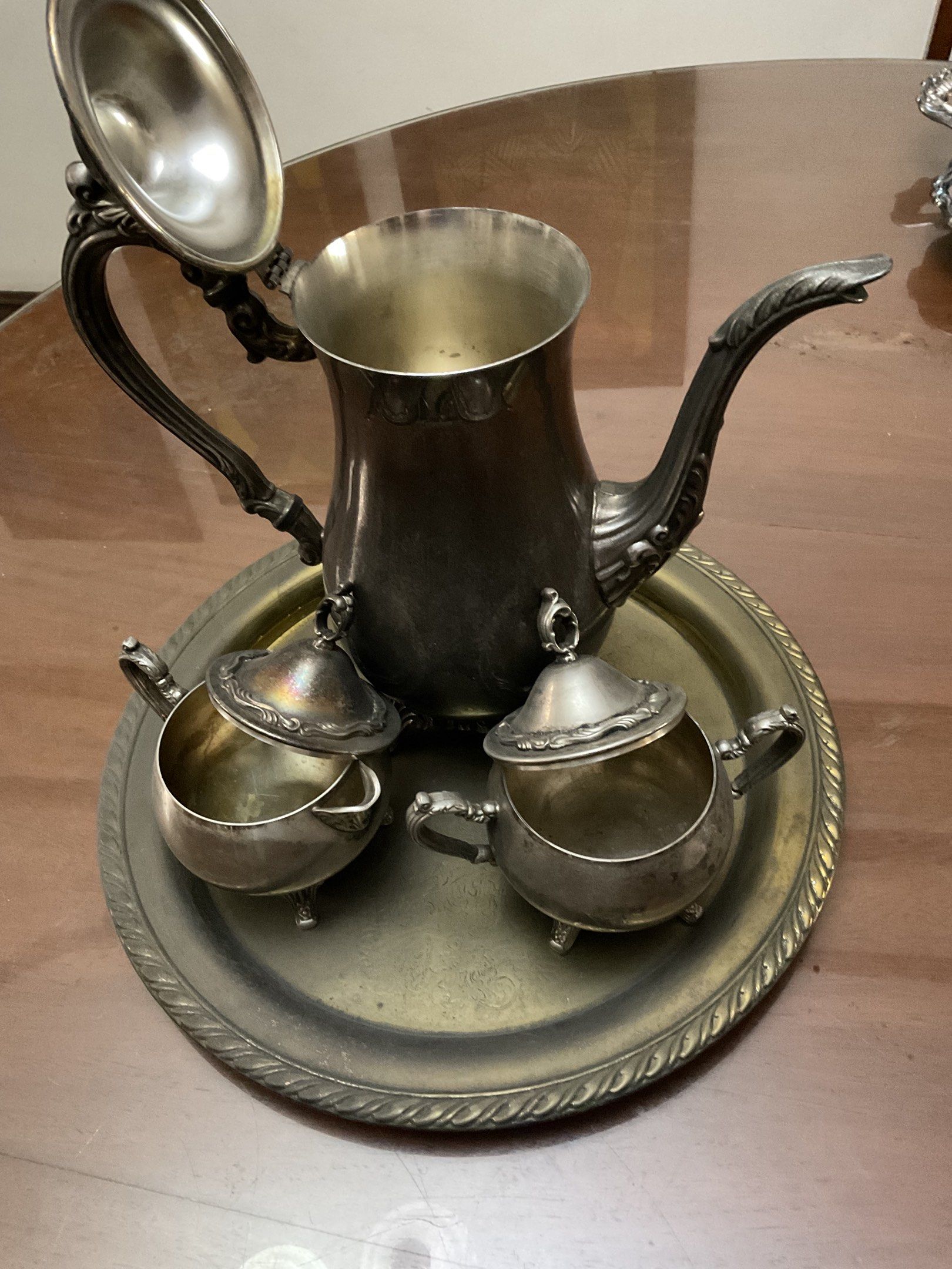 Vintage oneida Silver Tea Set with Tray (Category: Coffee & Tea Tableware) located in Las Pinas. Submitted by ydnam0815 (Listing ID 1426006260, Image 3). Description: Oneida silver plates tea set (4 pcs) Needs polishing.