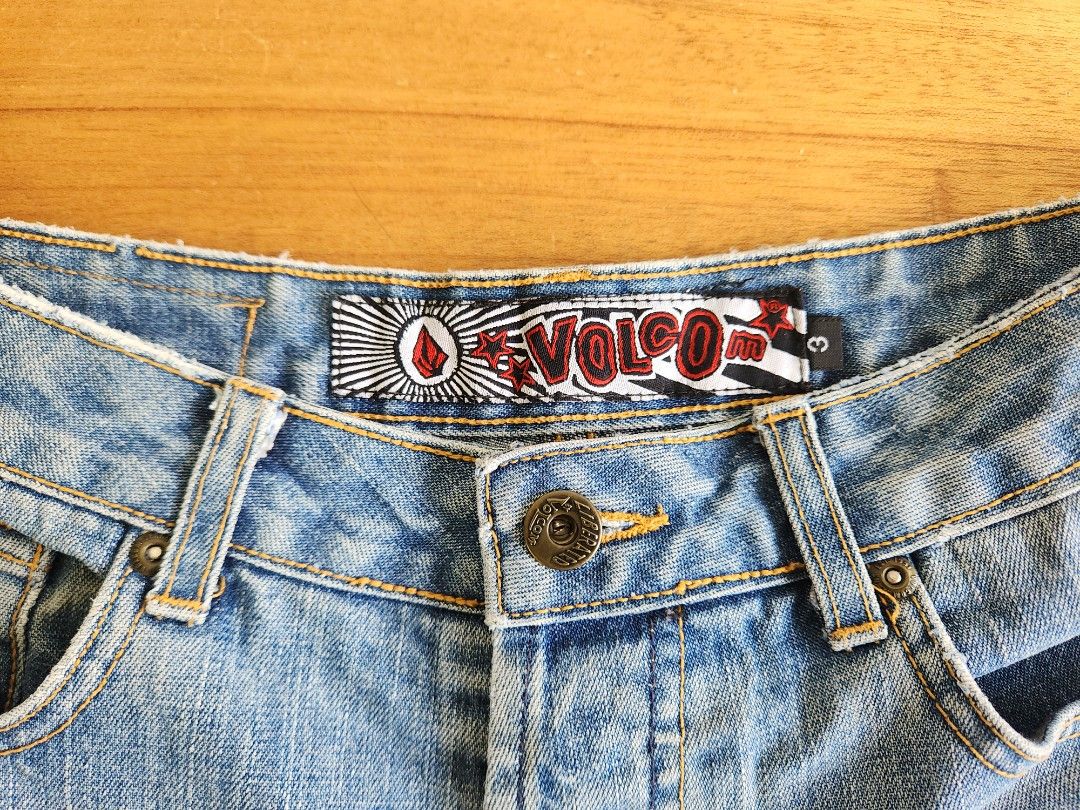 Volcom Denim Shorts | Sexy shorts (Category: Shorts) located in Aurora. Submitted by mothere (Listing ID 1426081549, Image 2). Description: 👌🏽 what you see in the photos is what you will get 🌸 discounts available if you buy other items 🍸 all flaws or issues will be mentioned 🐚 no rush shipping 🍍 feel free to chat if you have other questions.