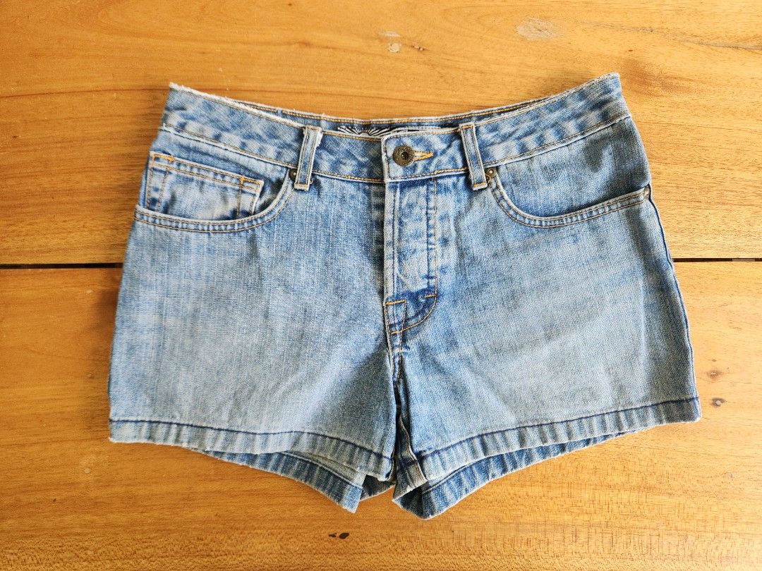 Volcom Denim Shorts | Sexy shorts (Category: Shorts) located in Aurora. Submitted by mothere (Listing ID 1426081549, Image 1). Description: 👌🏽 what you see in the photos is what you will get 🌸 discounts available if you buy other items 🍸 all flaws or issues will be mentioned 🐚 no rush shipping 🍍 feel free to chat if you have other questions.