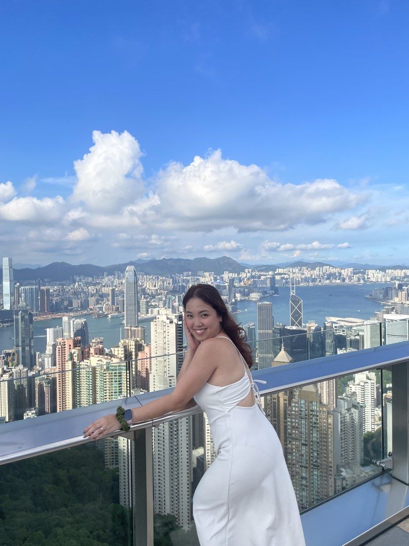 Uniqlo White Dress (Category: Dresses) located in Mandaluyong City. Submitted by efril.pecson (Listing ID 1426029975, Image 1). Description: Versatile dress. 3x used only..