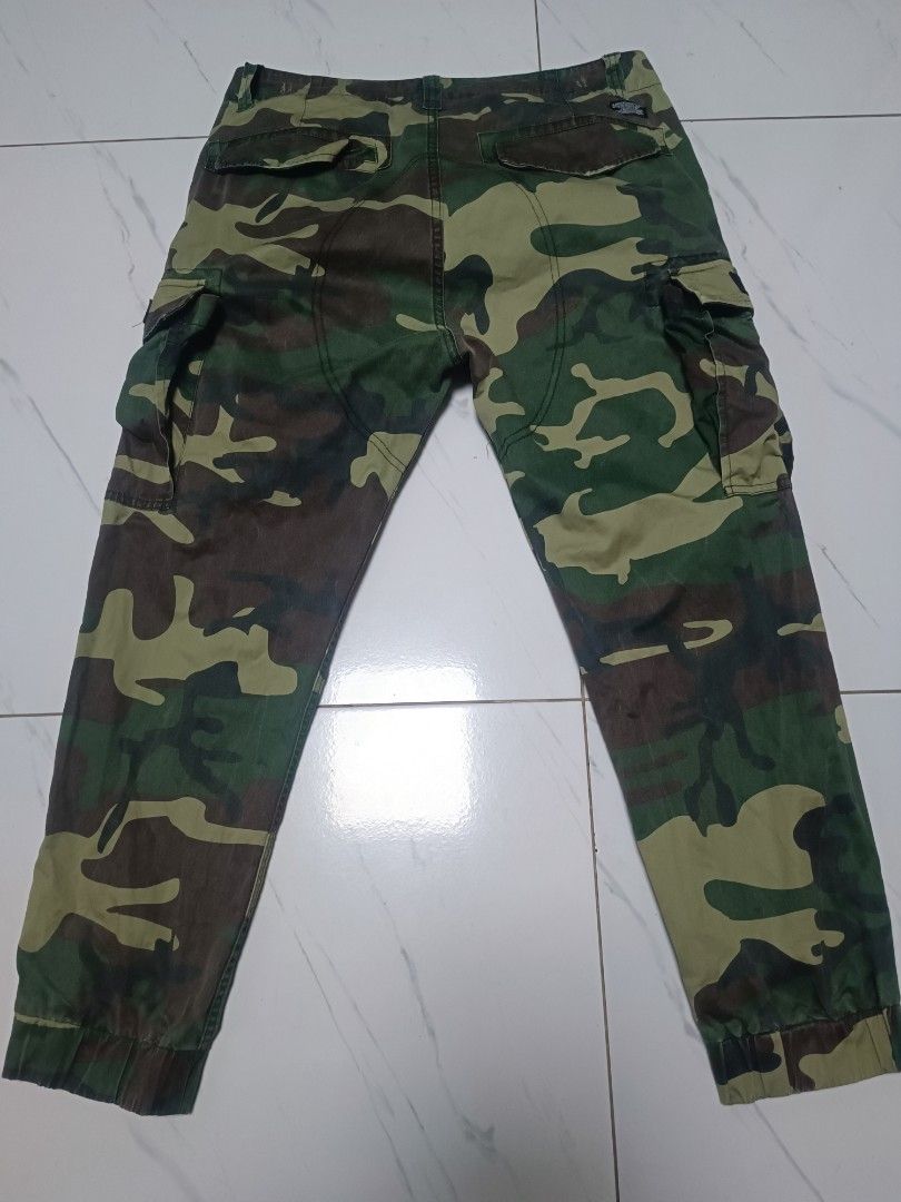 X-Large Camouflage Cargo Pants - Size 34 (Category: Jeans) located in Quezon City. Submitted by geraldkimj97140 (Listing ID 1426046656, Image 2). Description: XLARGE Como pants size 34 +shipping fee .