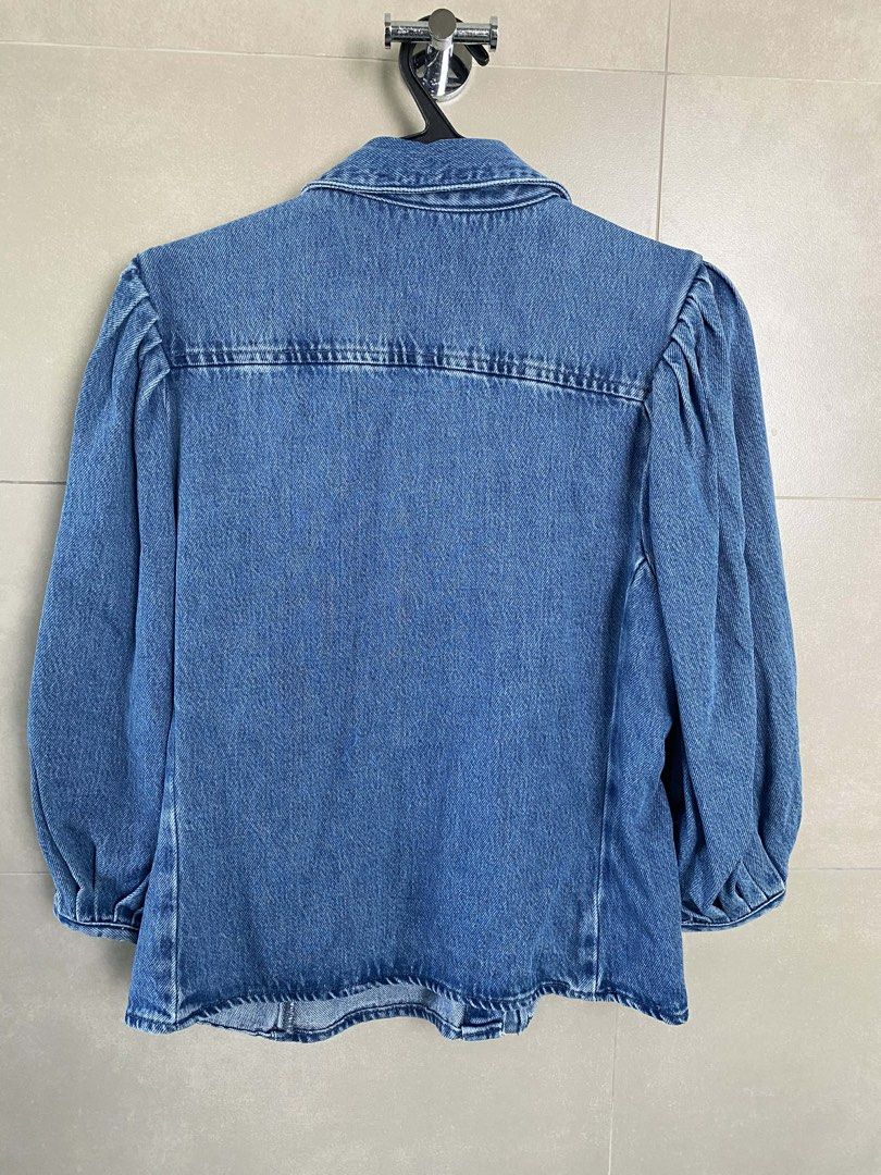 Zara Denim Blouse (US XL) (Category: Shirts) located in Santa Rosa. Submitted by ambivalent_ (Listing ID 1426060220, Image 3). Description: Zara Denim Blouse (US XL), like new. Features a classic collar, puff sleeves and button-down closure. Pick up in Santa Rosa. Low ballers will not be entertained..