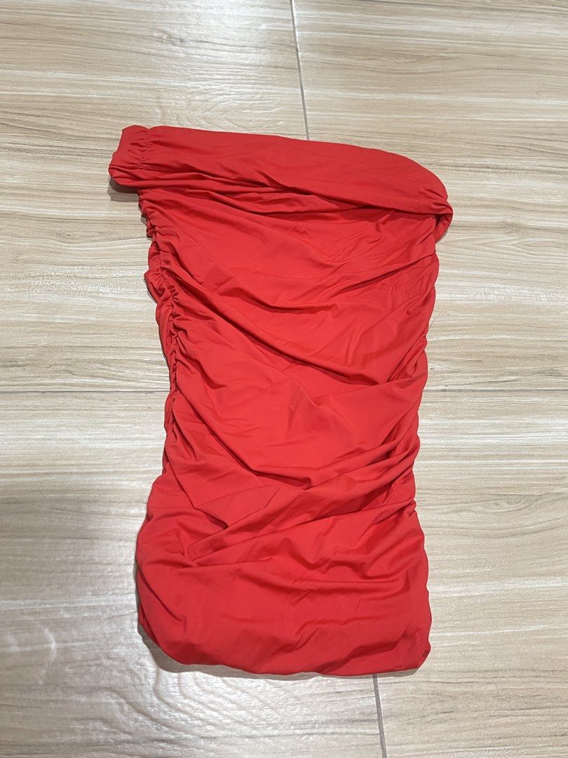 Zara Off-Shoulder Ruched Dress (Category: Dresses) located in Manila. Submitted by cailleshope (Listing ID 1426070060, Image 3). Description: Red dress from Zara features an off-shoulder design and a ruched body. The dress is a mini length size M Only used for my birthday party Selling price 450.