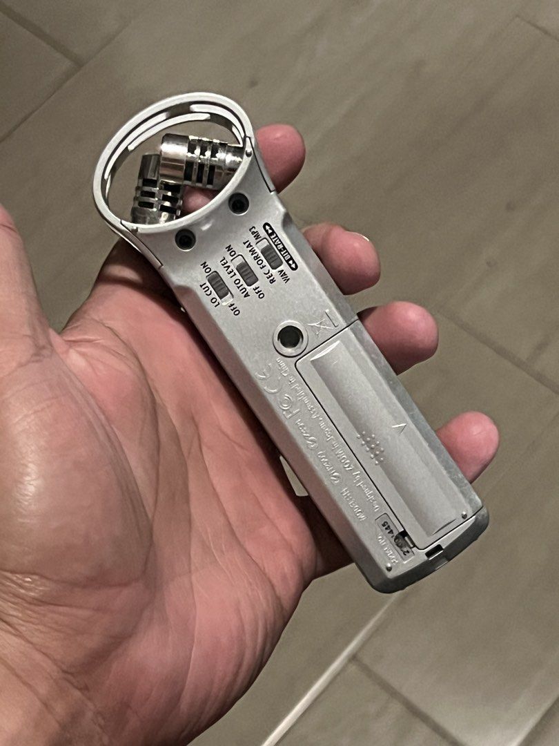 Zoom H1 Silver (rare color variant) (Category: Microphones) located in Morong. Submitted by tycography (Listing ID 1426031106, Image 2). Description: For sale: Zoom H1 Silver (rare color variant) Price: P3,500 (slightly negotiable) Location: Olongapo City (open for shipping).