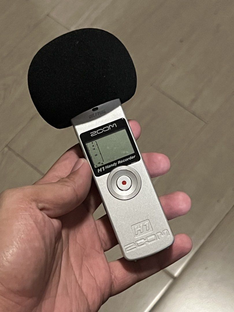 Zoom H1 Silver (rare color variant) (Category: Microphones) located in Morong. Submitted by tycography (Listing ID 1426031106, Image 3). Description: For sale: Zoom H1 Silver (rare color variant) Price: P3,500 (slightly negotiable) Location: Olongapo City (open for shipping).