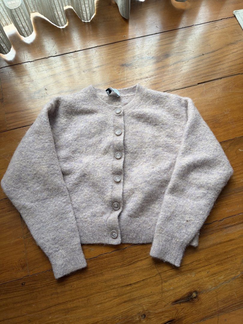& Other Stories Pink Cardigan (Category: Coats, Jackets and Outerwear) located in Pasig City. Submitted by ninipoonini (Listing ID 1426244245, Image 2). Description: ‼️ 5% off if you buy 2+ items (max: P300 off) ‼️ - Bought from the NYC store - Light pink/magenta color (looks different irl) - Small!.
